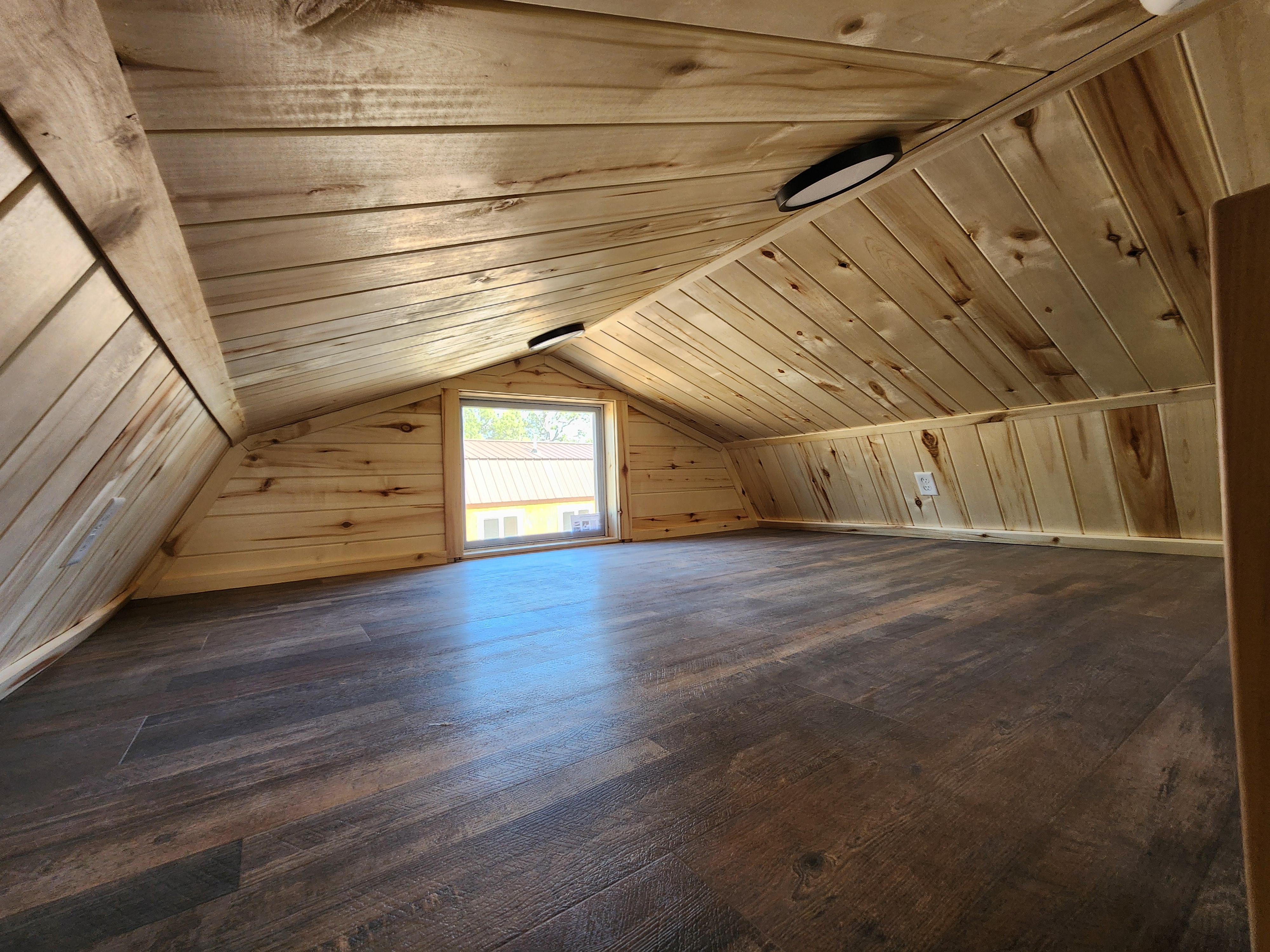 Loft space in Peach Cabin - nightly rental cabin in southern Utah